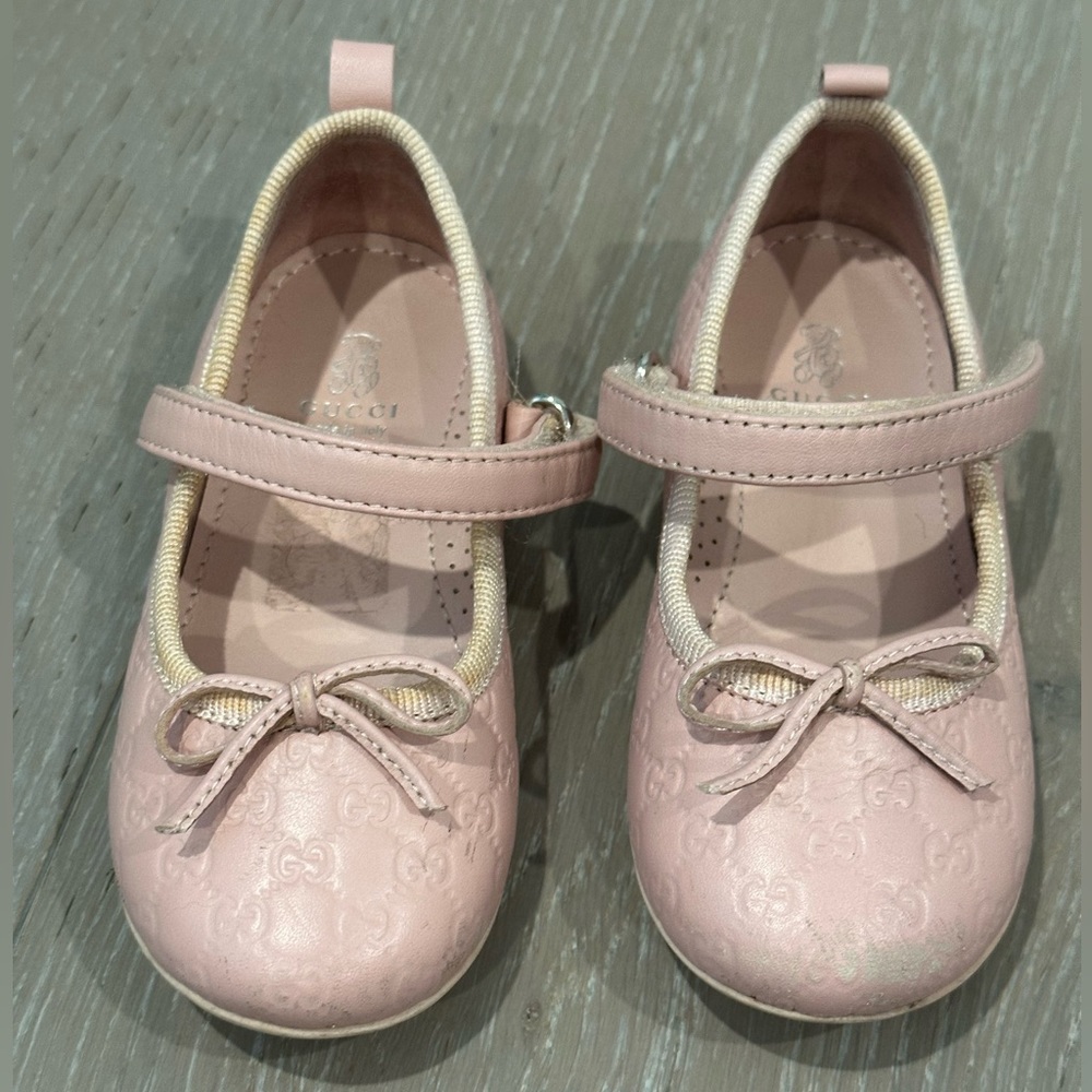 Gucci Baby Girls Logo Embossed Ballet Mary Jane Shoes 22